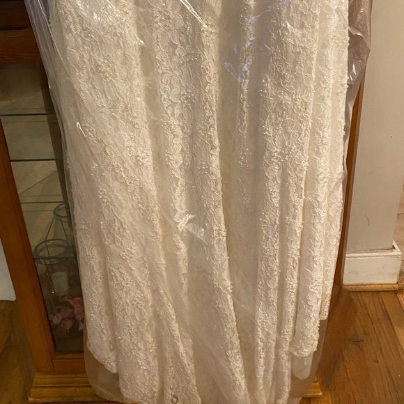 David's bridal gown worn once been cleaned. - Picture 6 of 14